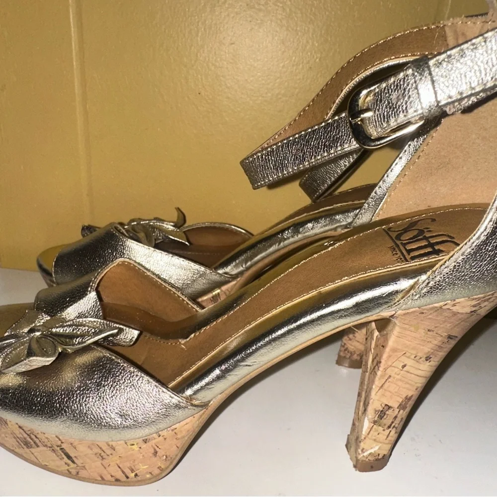 Sofft Metallic Gold Sandals with Floral Design (#96)